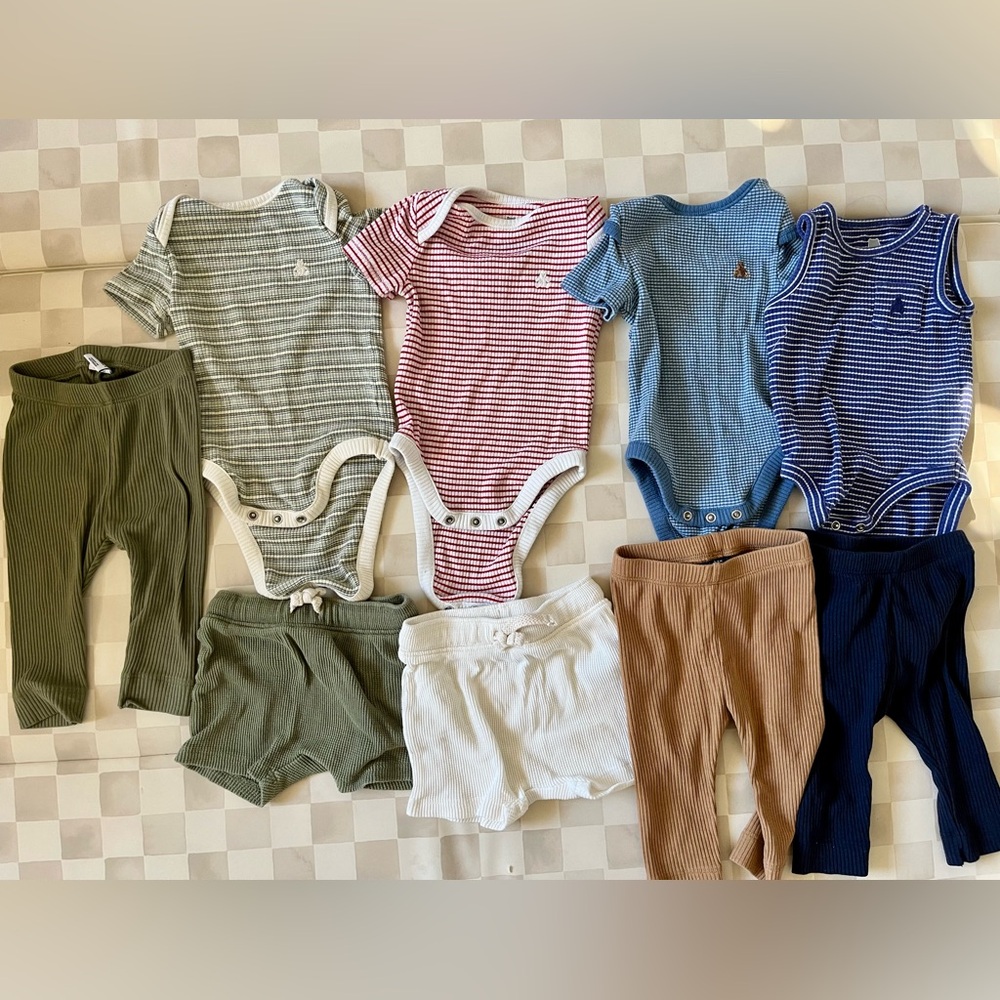 9 Like New GAP and Old Navy Baby mix and match clothes. Ribbed Bodysuit Onesies